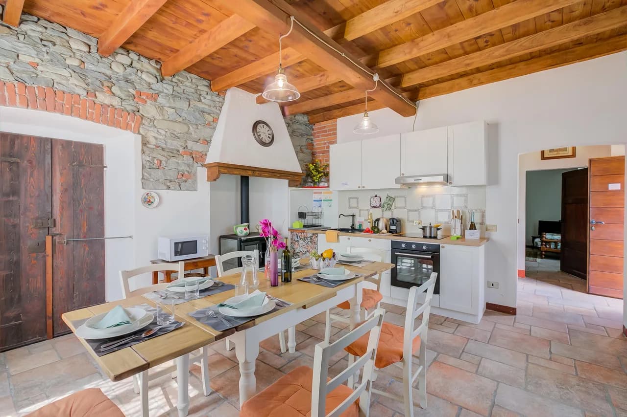 Charming Villa with Garden in Brebbia photo 3