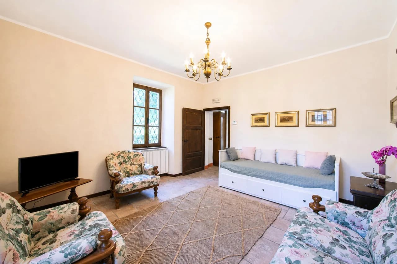 Charming Villa with Garden in Brebbia photo 4