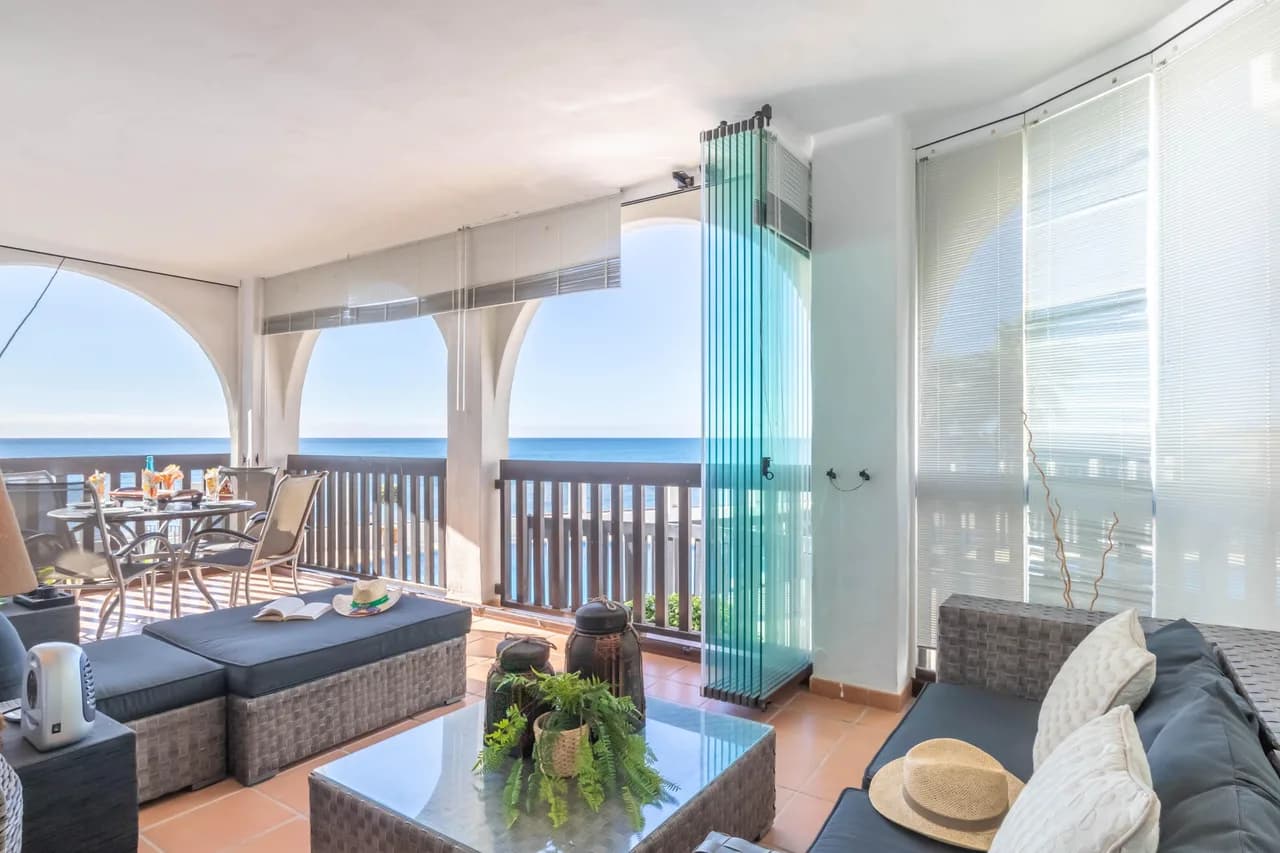 Beachfront Apartment in Mijas Costa photo 3