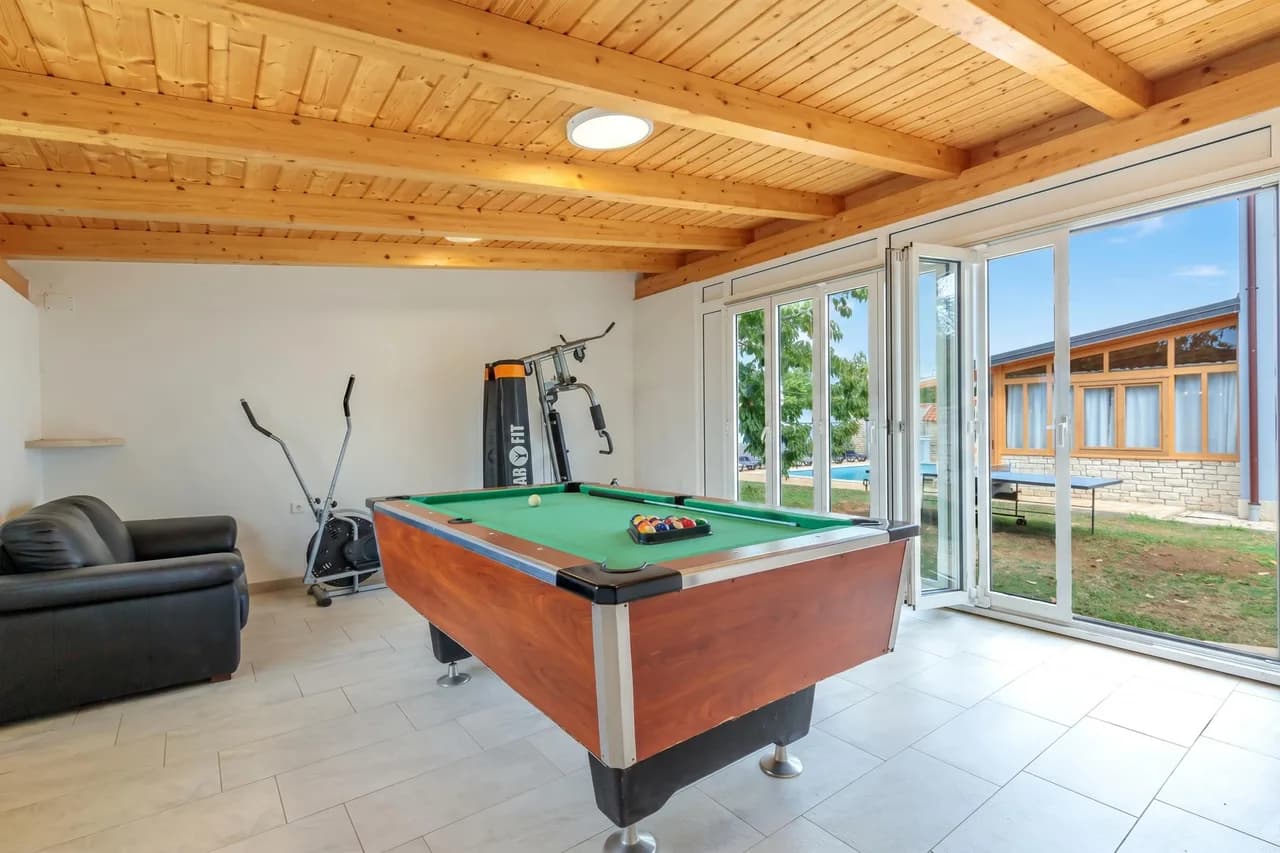 Poolside Vacation Home in Fažana photo 3