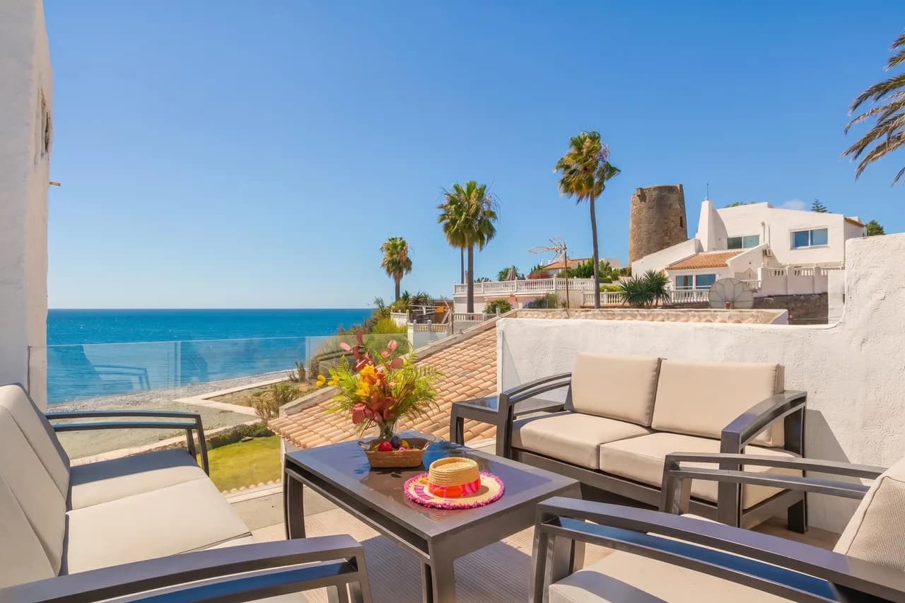 Seaside Villa with Private Garden in Estepona