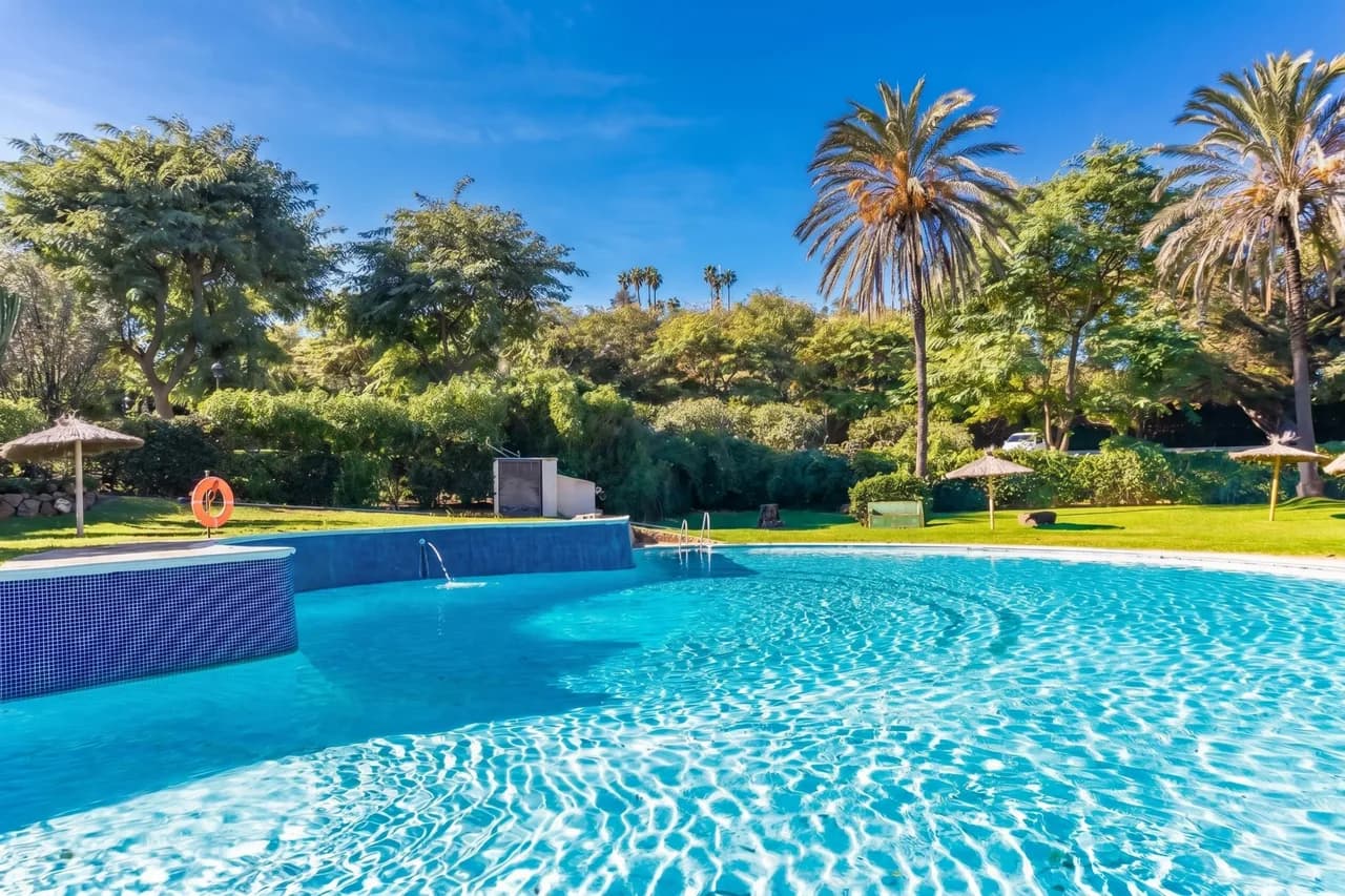 Seaside Villa with Private Garden in Estepona photo 2