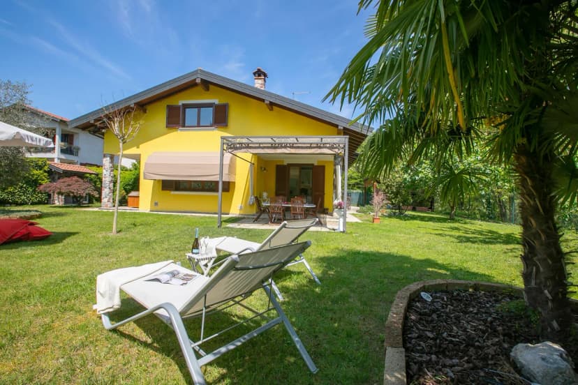 Villa La Dolce Vita: Lake Maggiore 3BR, Fenced Garden, Parking near Beaches