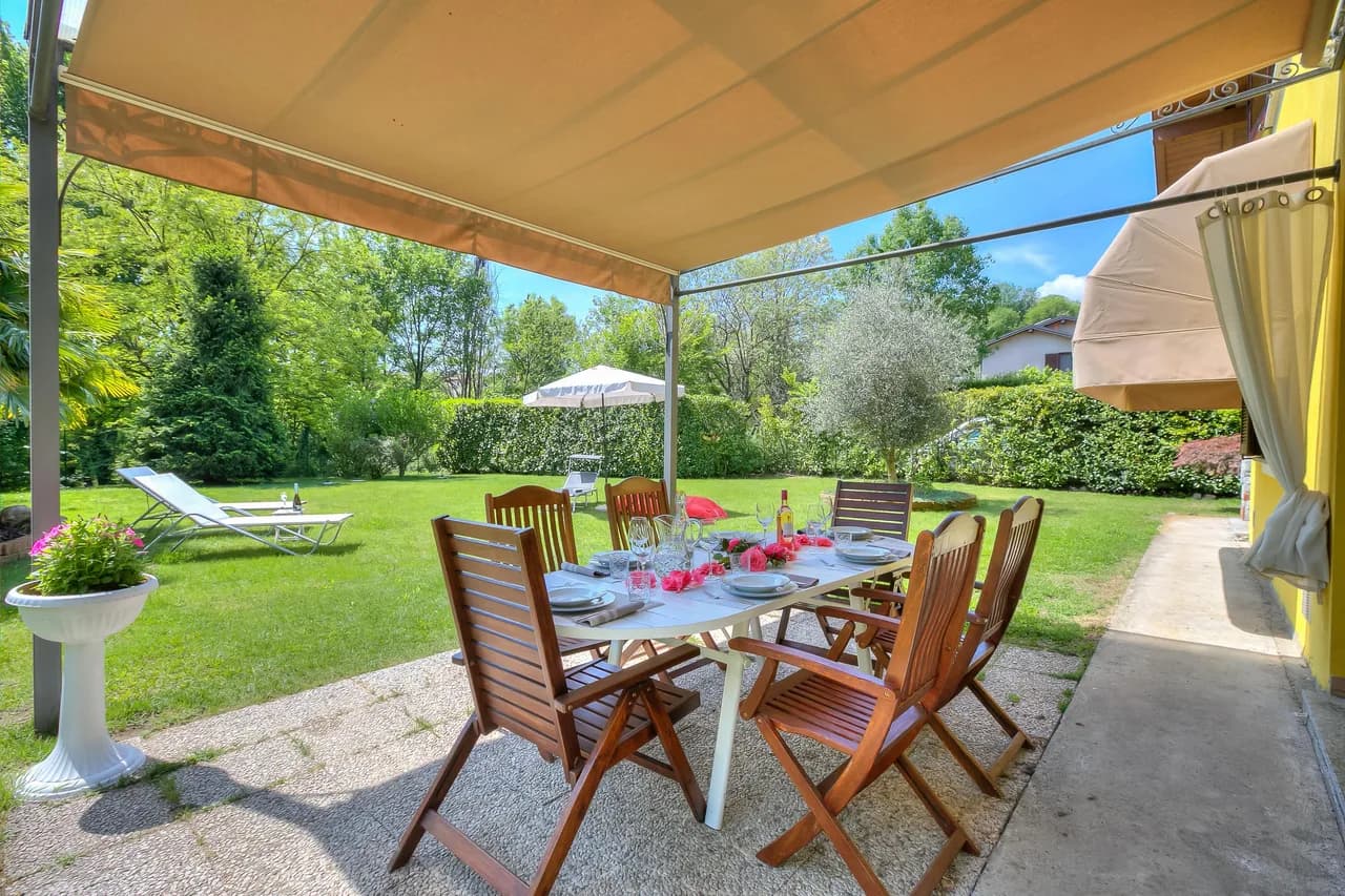 Fenced Garden Villa in Leggiuno, Lombardy, Italy photo 2