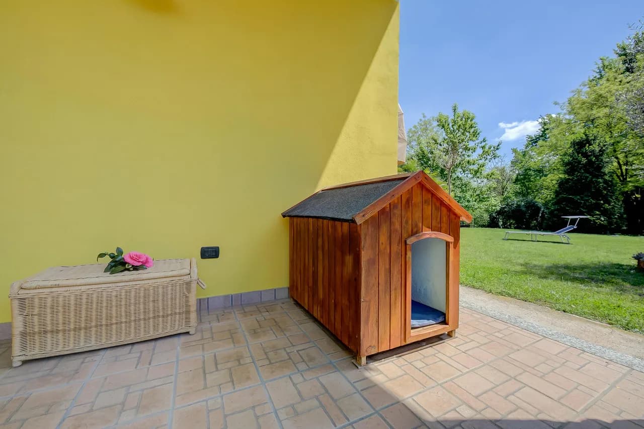 Fenced Garden Villa in Leggiuno, Lombardy, Italy photo 3