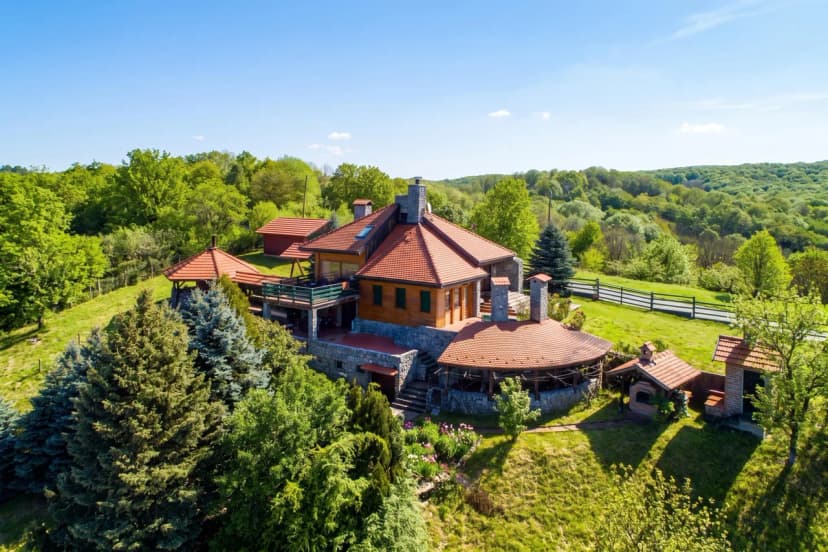 Hunting Lodge Hills Retreat