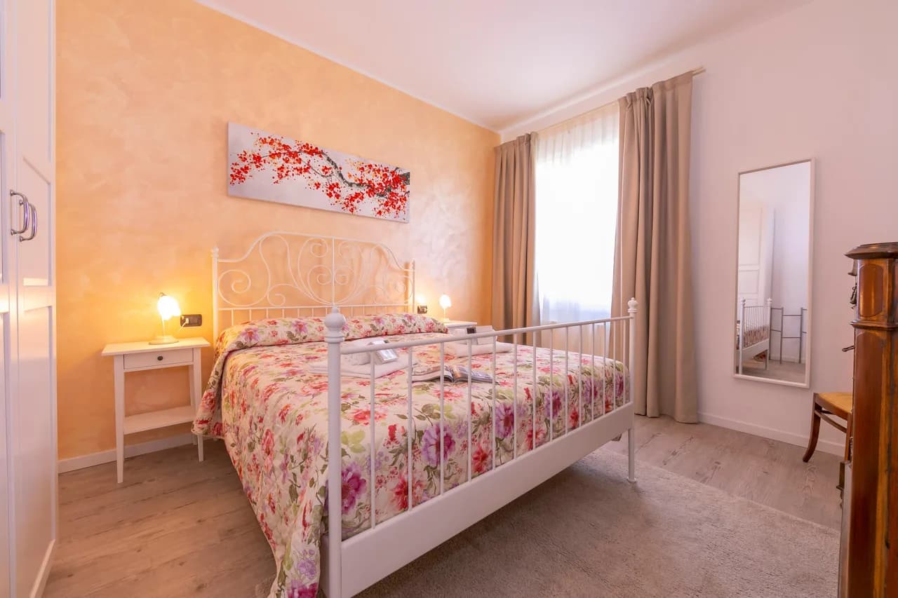 La Maison Fleurie Appt Giglio Walk to Beach for 6 A/C photo 4