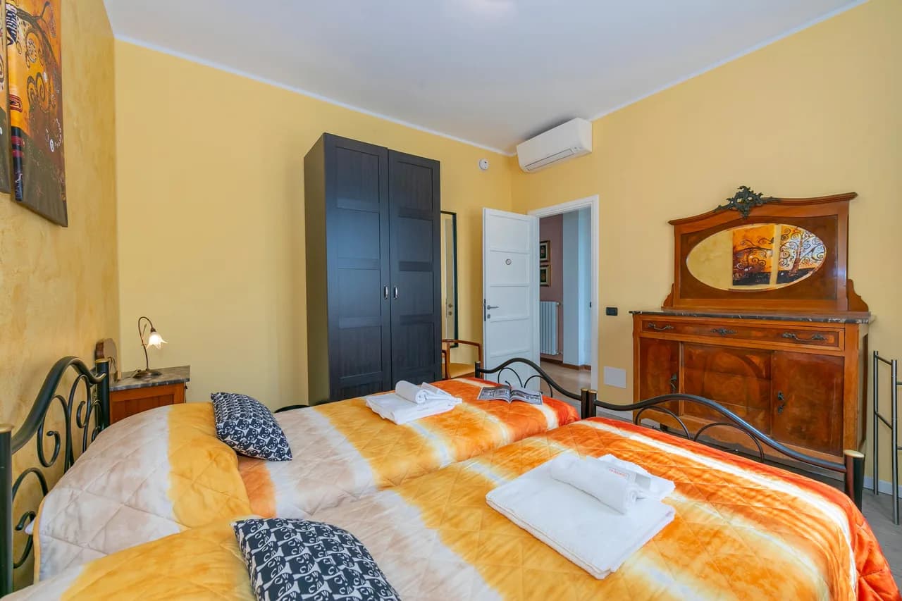 La Maison Fleurie Appt Giglio Walk to Beach for 6 A/C photo 5