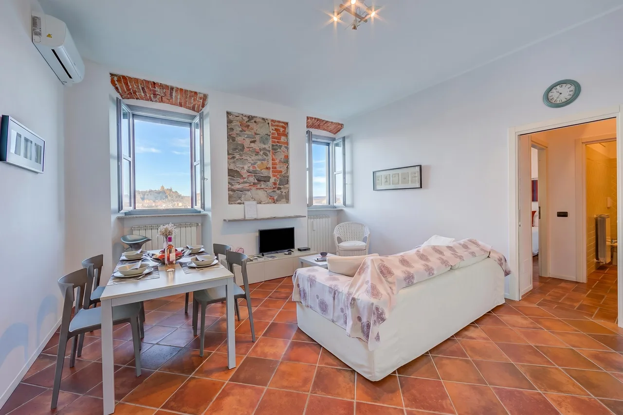 Lakefront Apartment with A/C in Arona
