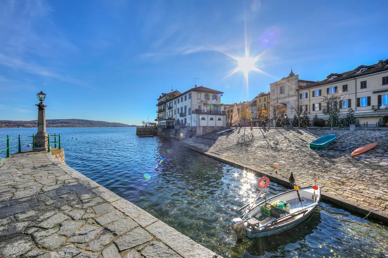Lakefront Apartment with A/C in Arona photo 3