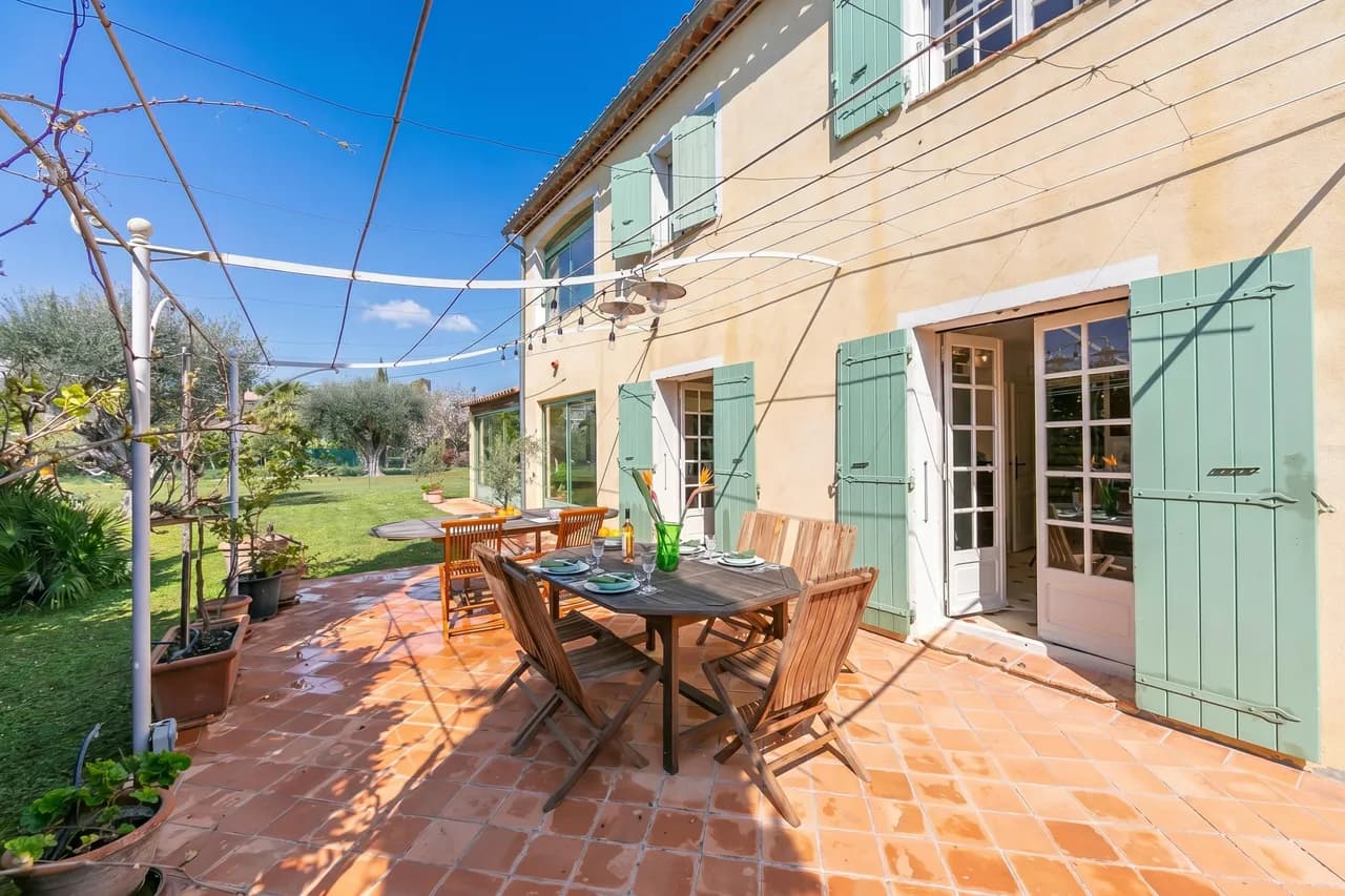 Modern Vacation Home Near Lavender Fields in Provence Alpes Cote Dazur photo 2