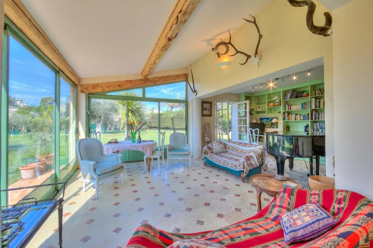 Modern Vacation Home Near Lavender Fields in Provence Alpes Cote Dazur photo 4