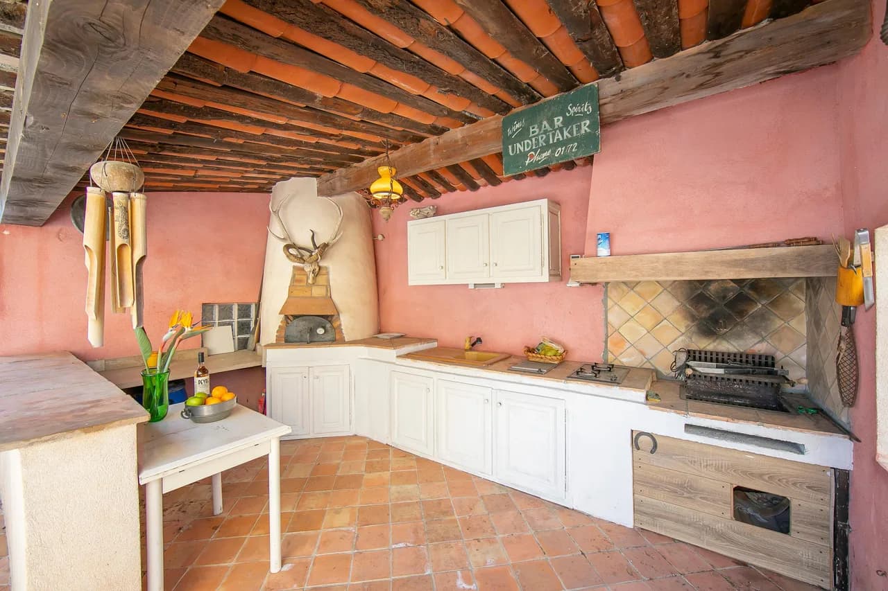 Modern Vacation Home Near Lavender Fields in Provence Alpes Cote Dazur photo 5