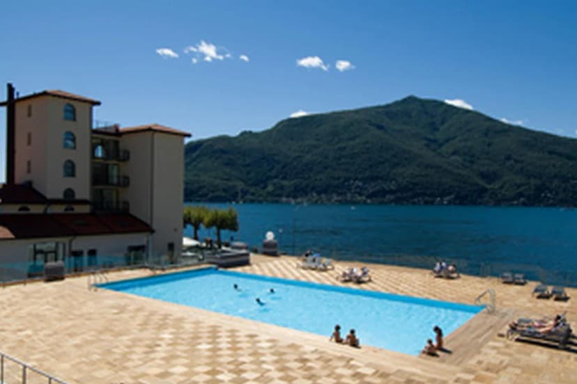 Vista di Maccagno Fantastico: View, Pool & Balcony