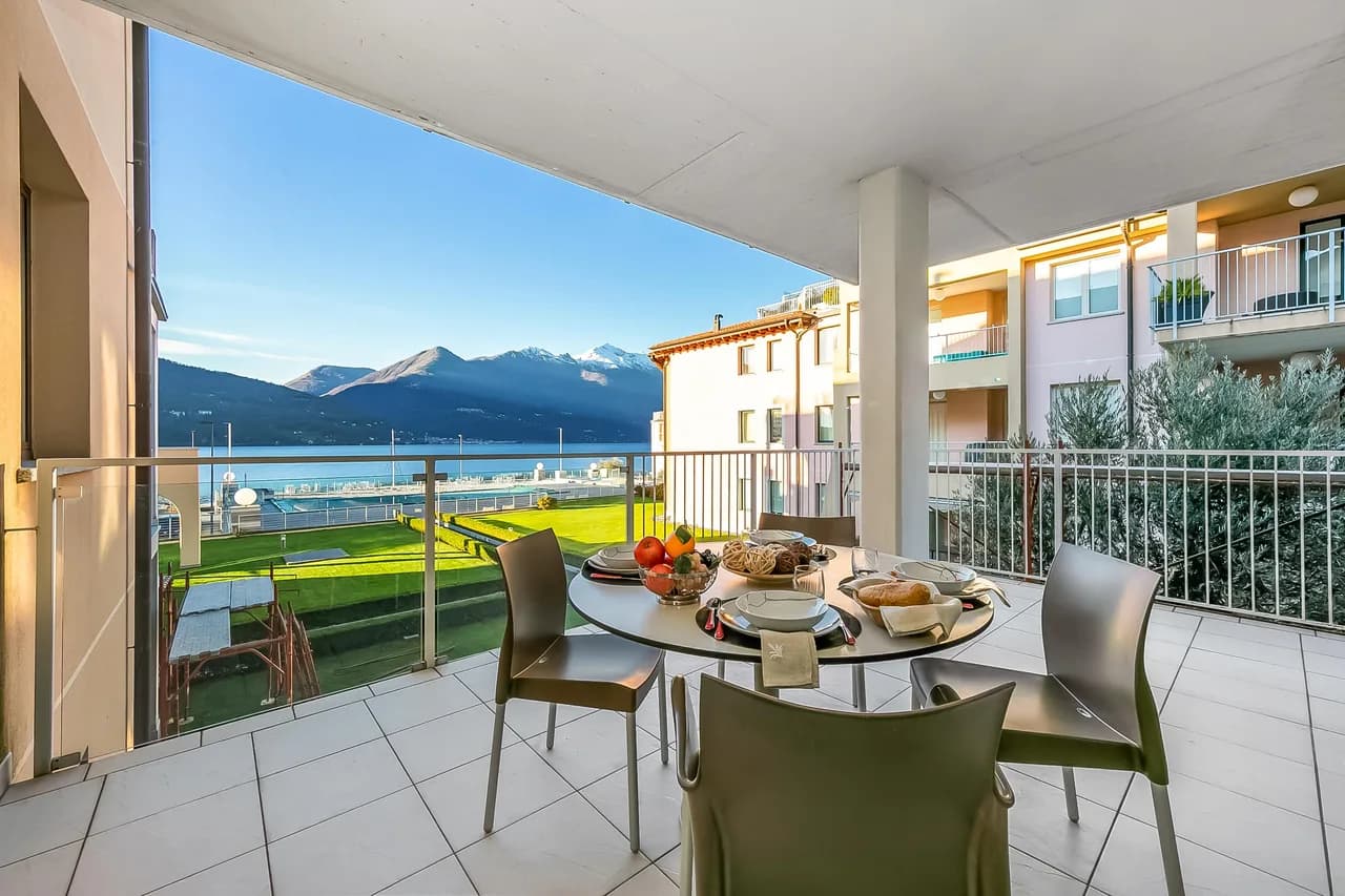Scenic Lake View Apartment in Maccagno con Pino e Veddasca photo 3