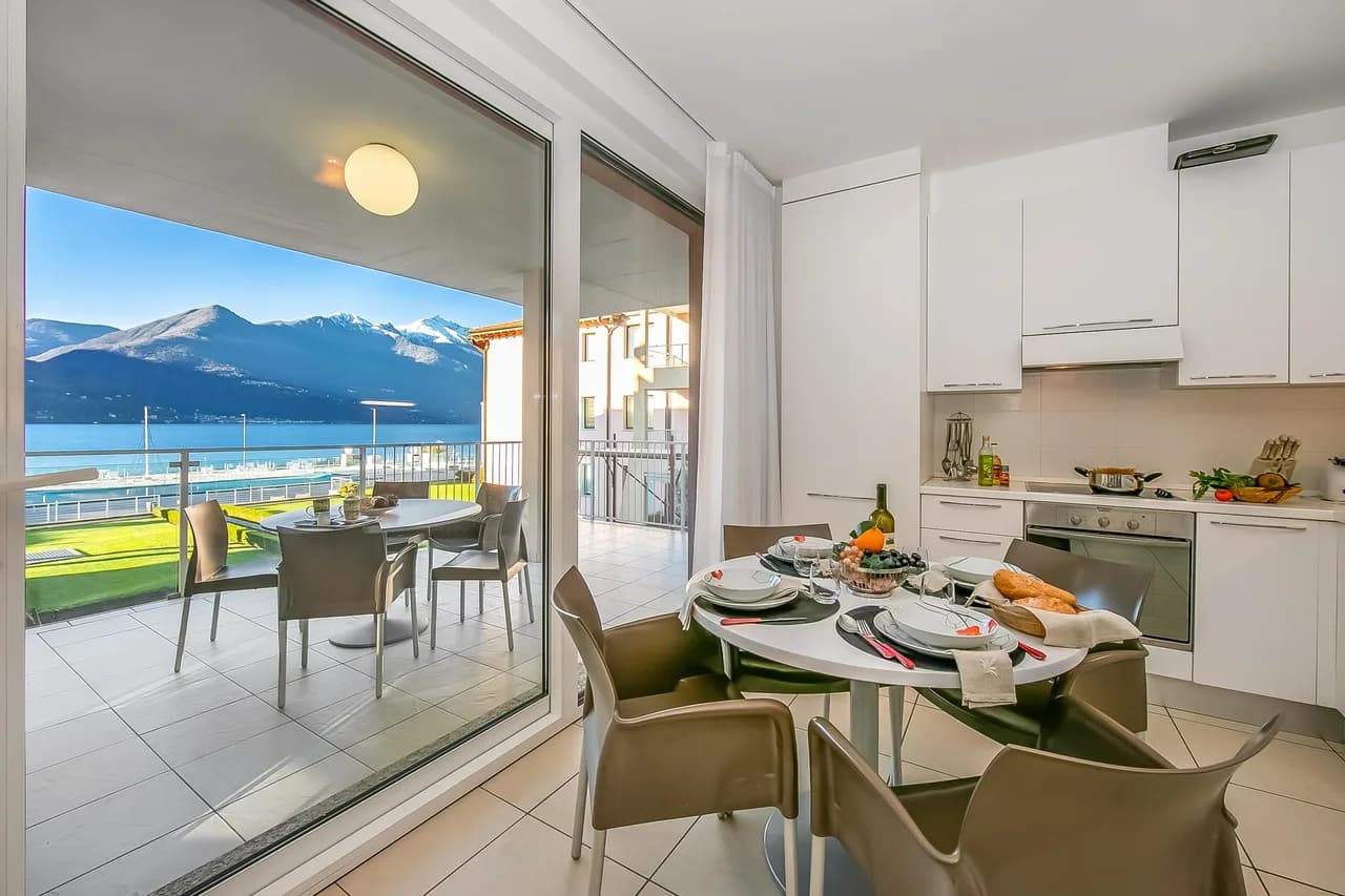 Scenic Lake View Apartment in Maccagno con Pino e Veddasca photo 4