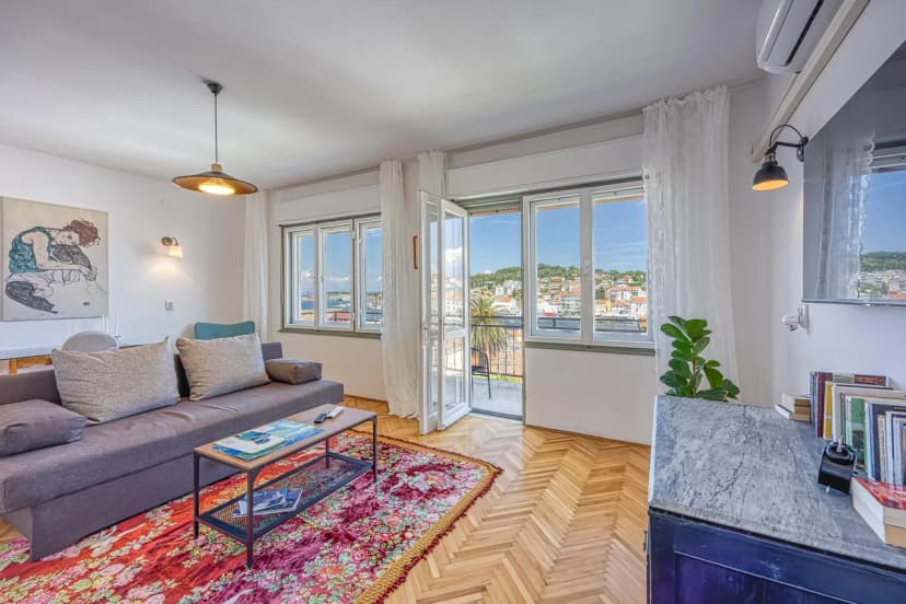Enolabee Harbour View Apartment