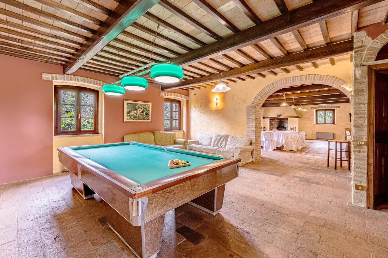 Hilltop Luxury Villa in Torgiano photo 2