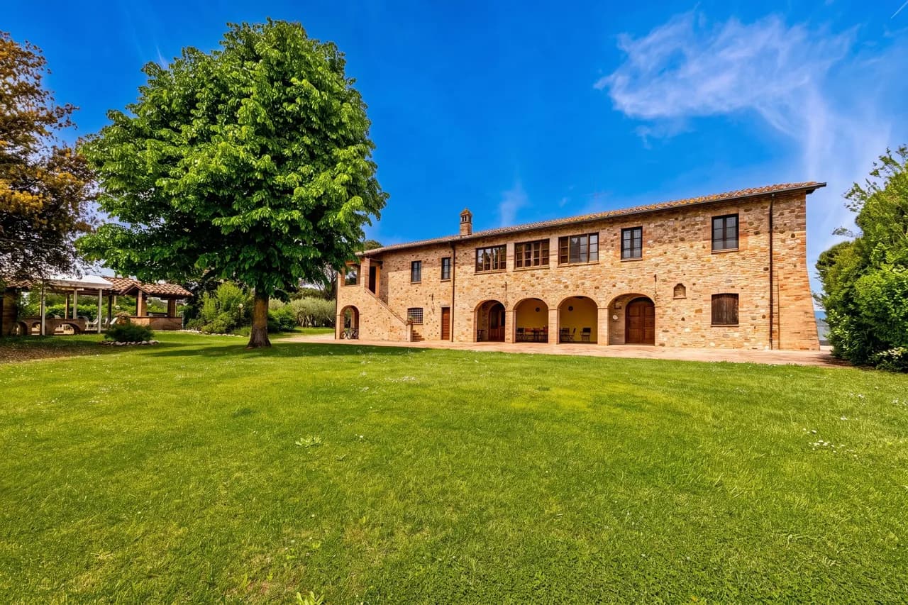 Hilltop Luxury Villa in Torgiano photo 4