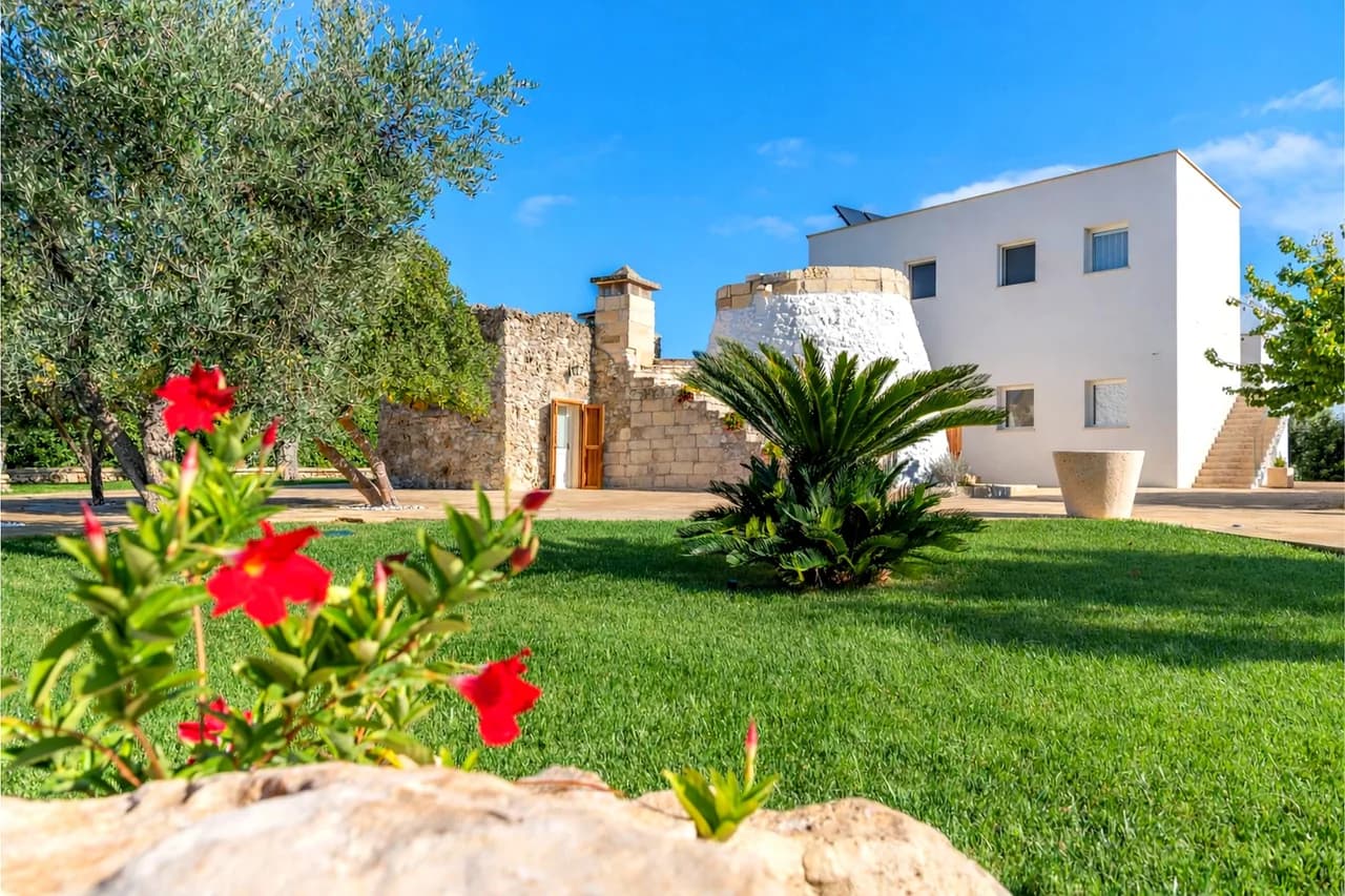 Luxury Villa with Jacuzzi in Castrignano De' Greci