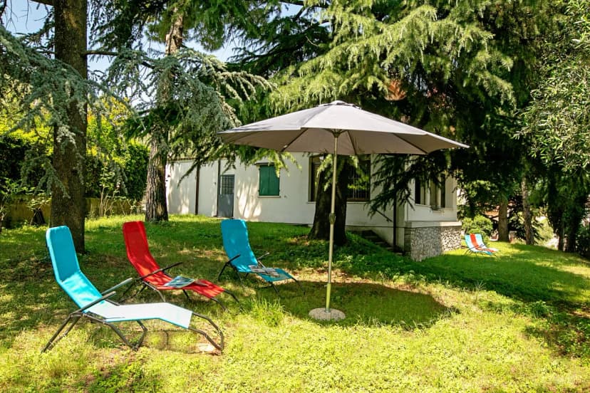 Villa Alberti 900m from Garda lake w/ Garden
