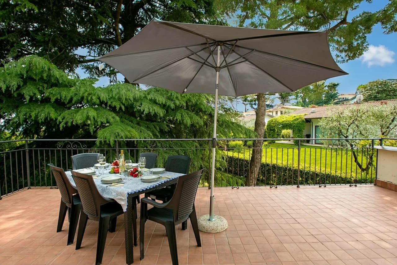 Spacious Villa with Garden in Salò, Lombardy, Italy photo 3