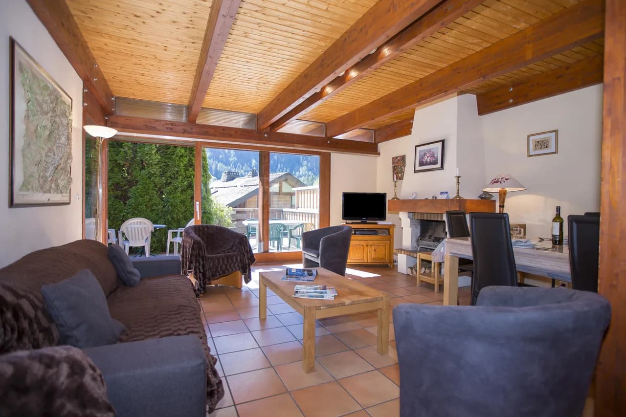 Chalet Chantey Mourry67 Ski Chalet | Sleeps 8–9 photo 2