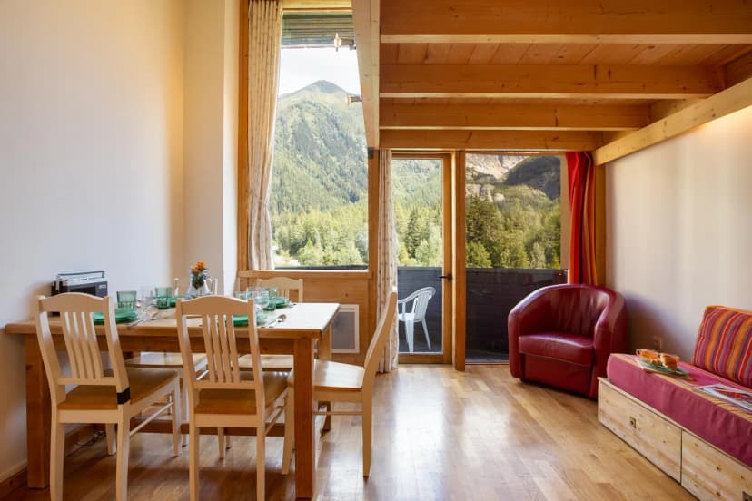 Grand Roc A220 150m from Slopes, View & Parking