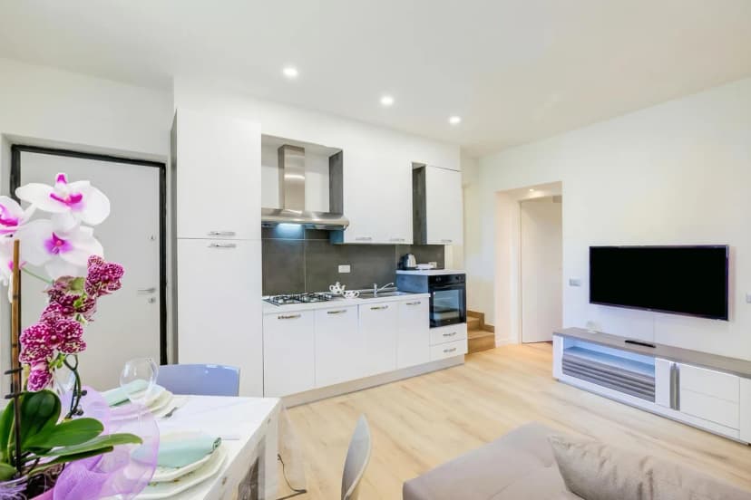 Patty Apartment in Laveno Center & Walk-to-Lake