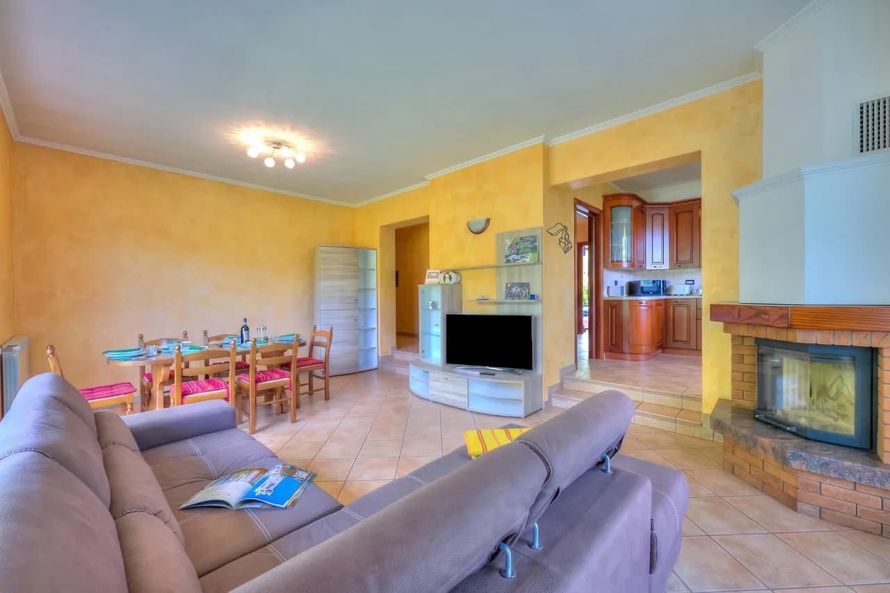 Lush Garden Vacation Home in Leggiuno photo 4