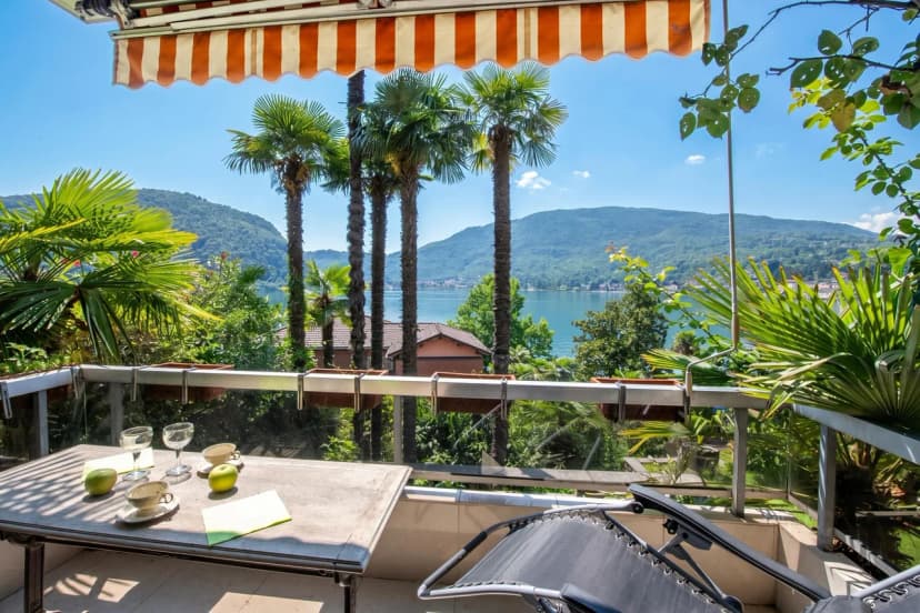 Queen Lake View Apartment with Terrace