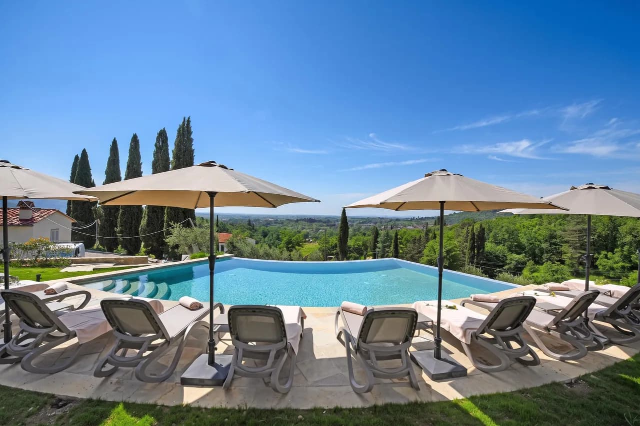Lush Garden Villa in Arezzo Tuscany Italy photo 2