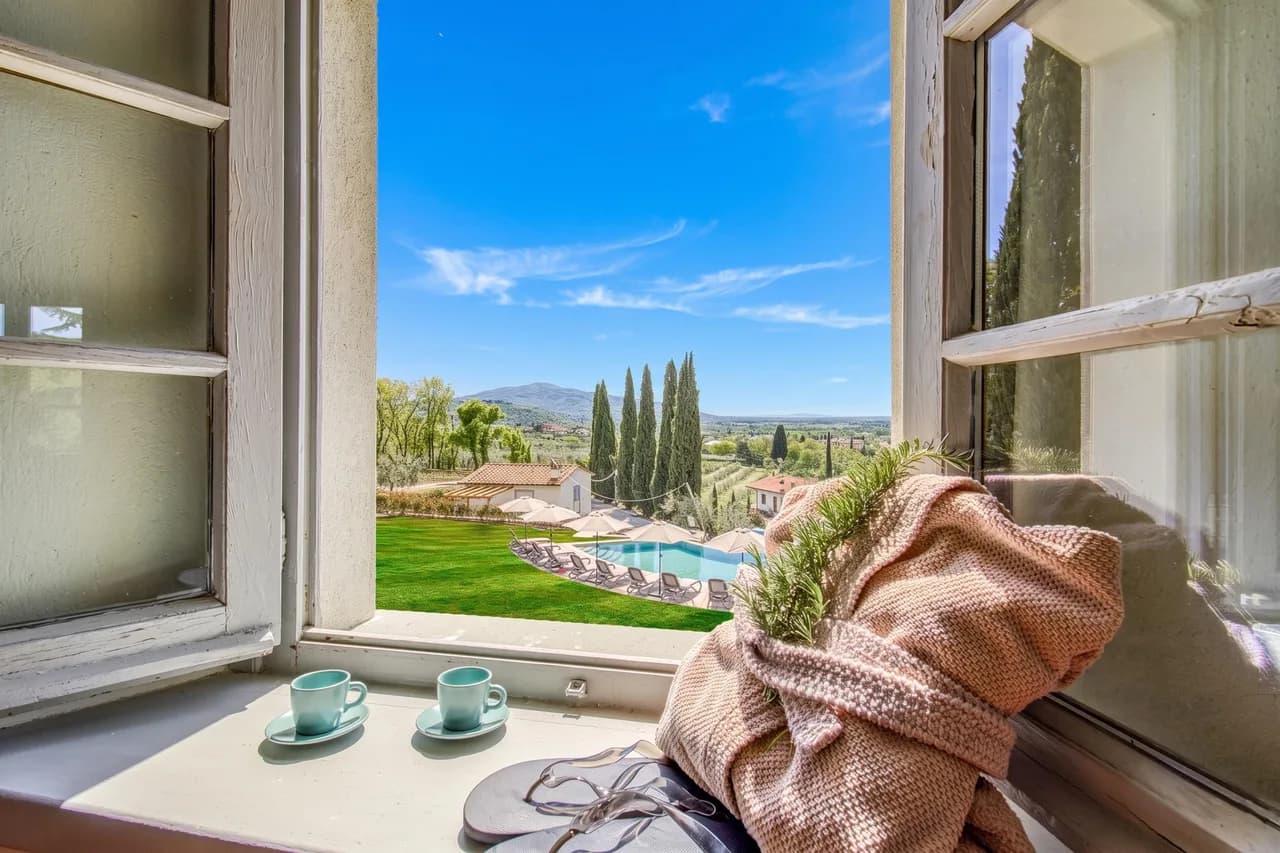 Lush Garden Villa in Arezzo Tuscany Italy photo 3