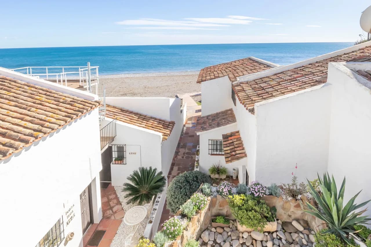 Beachfront Townhome in Estepona photo 4
