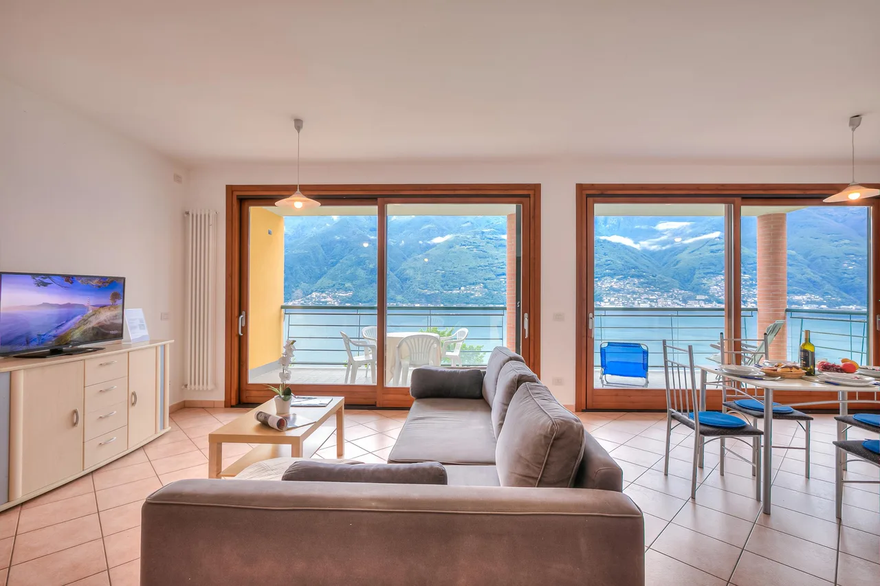 Va Pensiero sul Lago: Lake Maggiore Stunning View Balcony photo 3