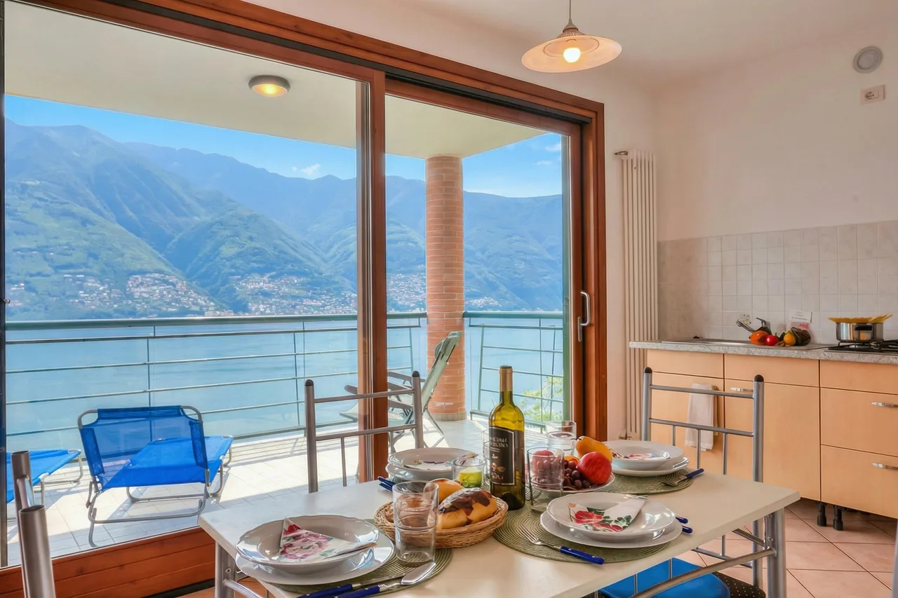Va Pensiero sul Lago: Lake Maggiore Stunning View Balcony photo 4