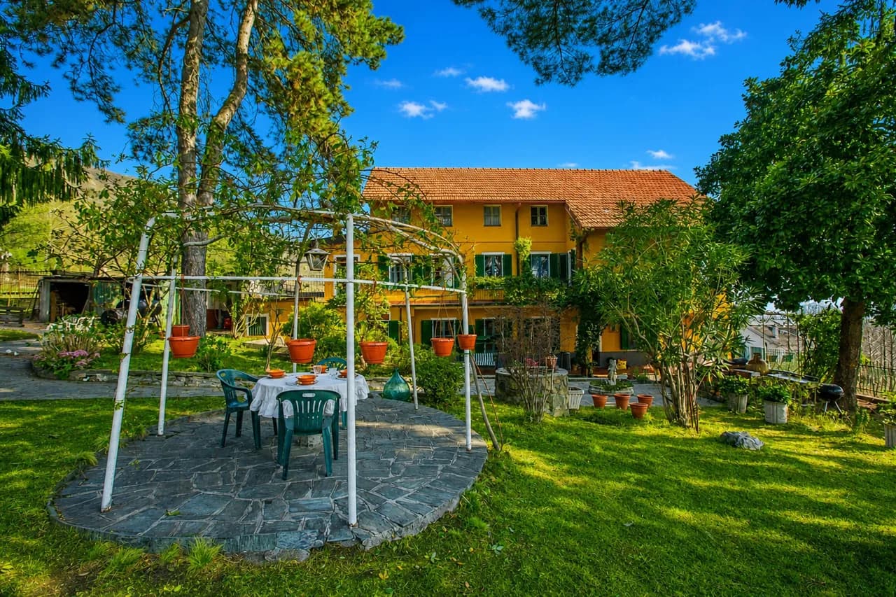 Private Garden Villa in Pisano