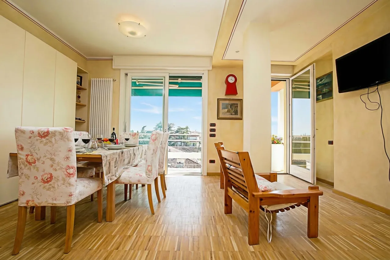 Lakeview Apartment with Beach Access in Sirmione photo 2