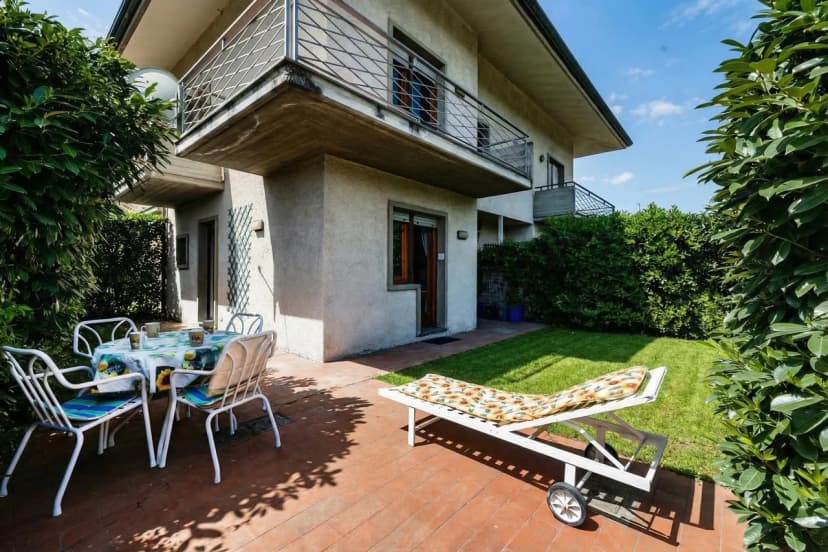 La Chimera Duplex with Garden 700m from sea