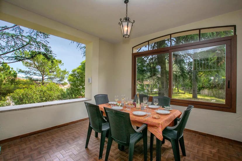 Villa Alberti Apt Bruna 900m from Garda lake w/ shared garden