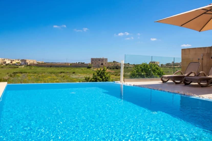 Kenn Gozitan villa and pool