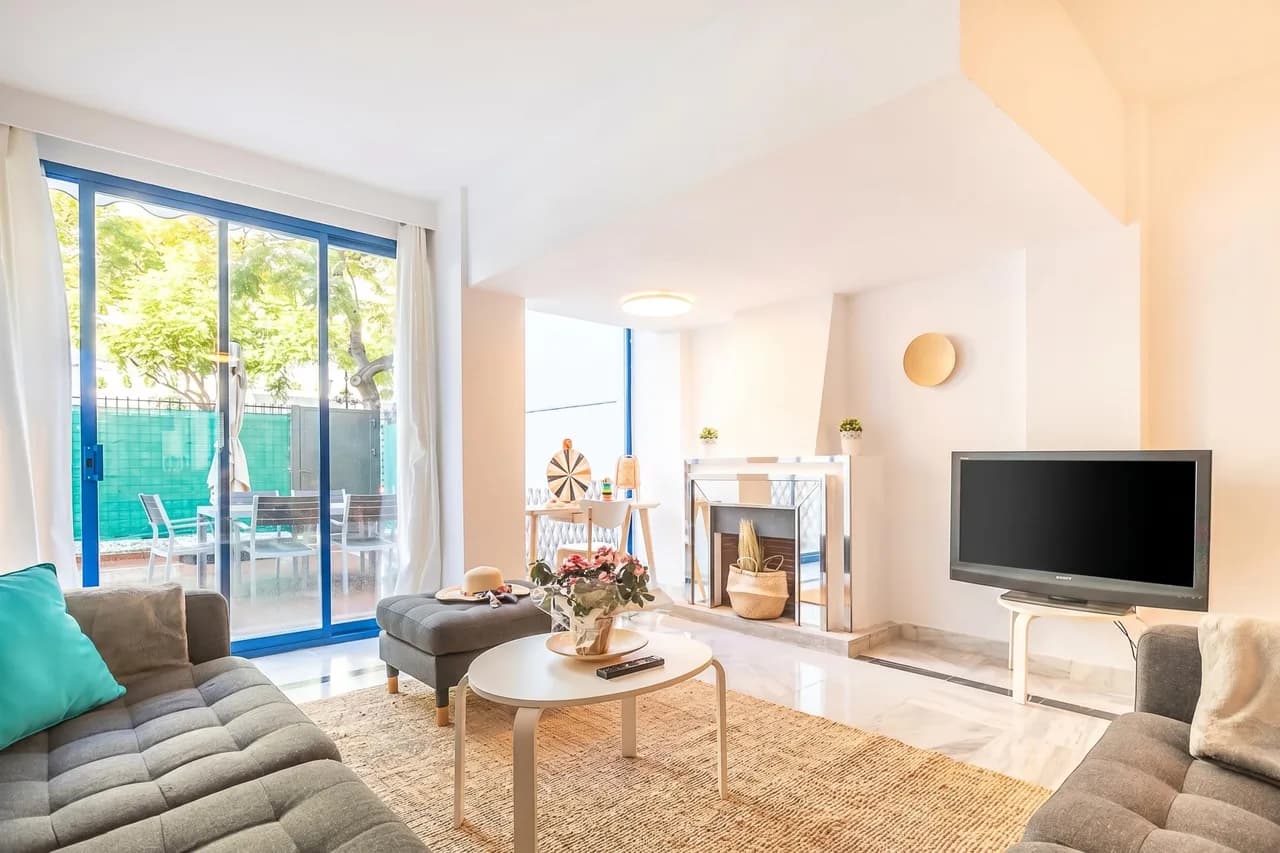 Seaside Pool Apartment in Marbella