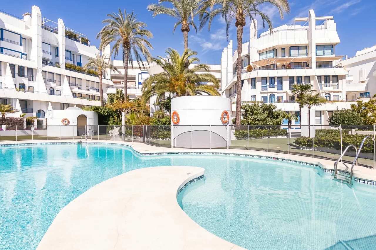 Seaside Pool Apartment in Marbella photo 3