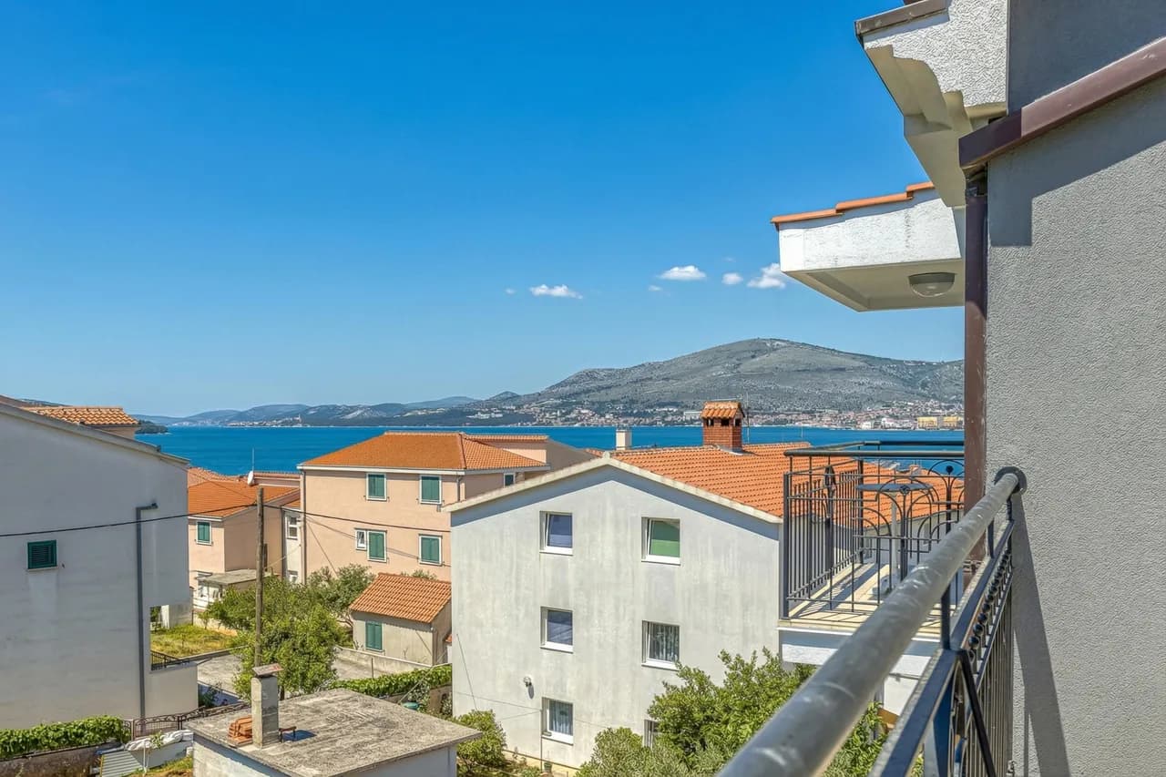 Beachside Apartment in Okrug Gornji photo 2