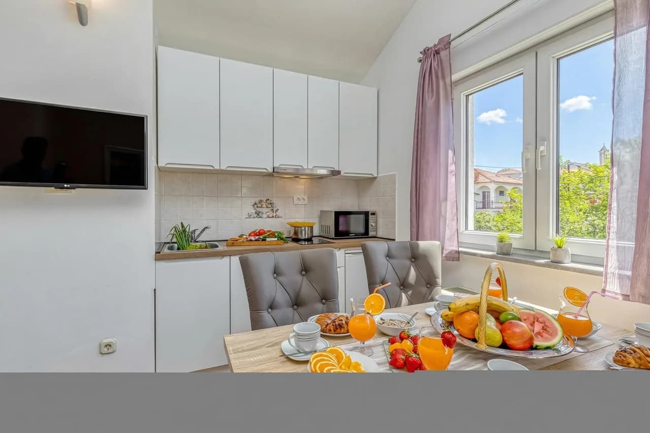Beachside Apartment in Okrug Gornji photo 4
