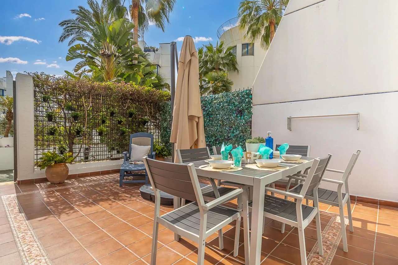 Seafront Pool Apartment in Marbella