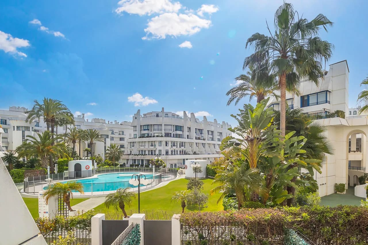 Seafront Pool Apartment in Marbella photo 2