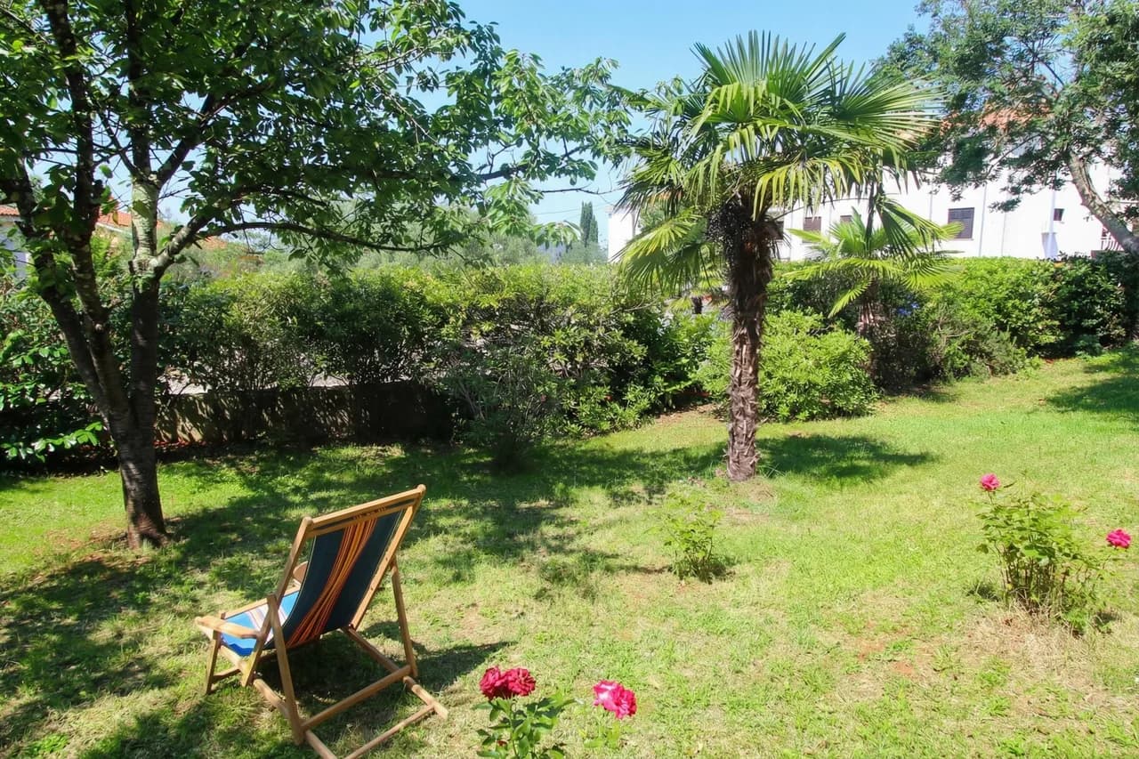 Beach Garden Apartment 3 with Private Parking photo 2