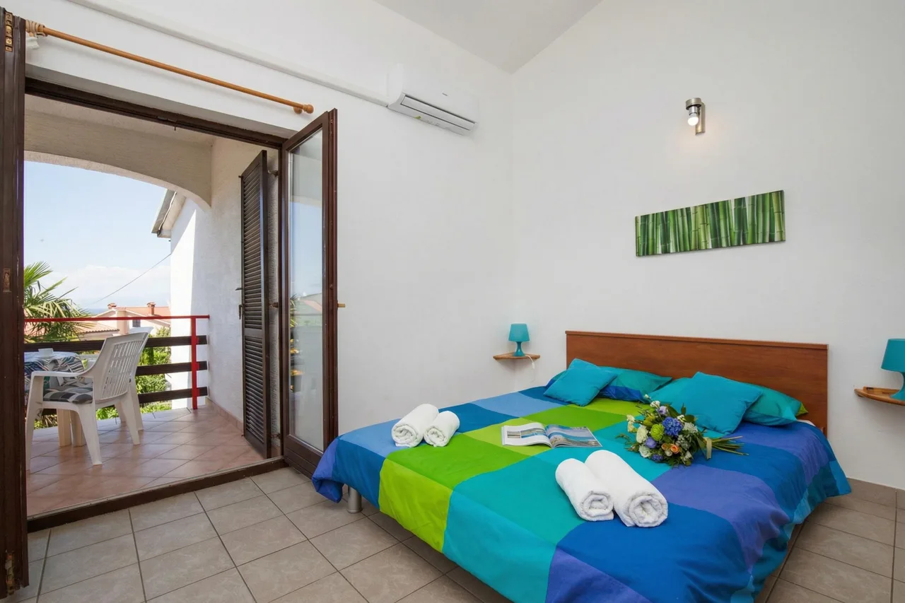 Beach Garden Apartment 3 with Private Parking photo 3