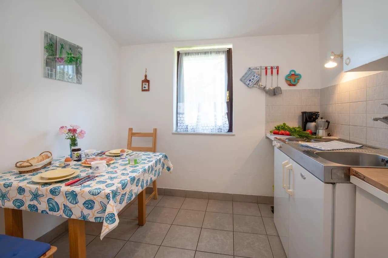 Beach Garden Apartment 3 with Private Parking photo 5